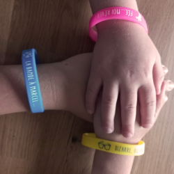 10 bracelets worn by children in three colours -50% discount