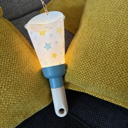 Lampe Nomade rechargeable "Passe-Partout" - Ciel étoilé bleu glacier étoiles jaunes et bleues