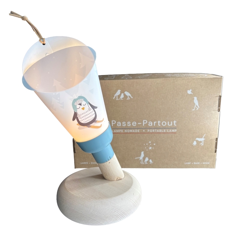 Coffret Lampe enfant Nomade "Passe-Partout", Pingouin à ski ! Bleu Glacier